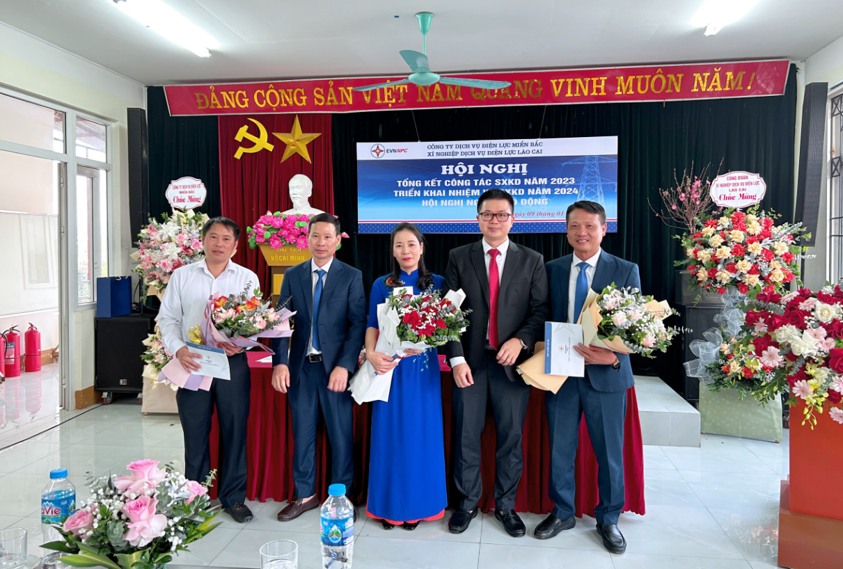 Xí nghiệp Dịch vụ Điện lực Lào Cai tổ chức hội nghị Tổng kết công tác sản xuất kinh doanh năm 2023 - triển khai nhiệm vụ năm 2024 và Hội nghị người lao động.